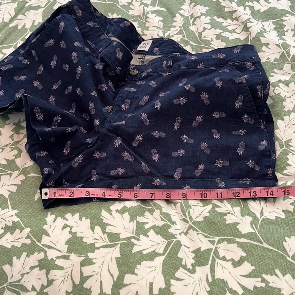 New Gap, pineapple, shorts. size 18